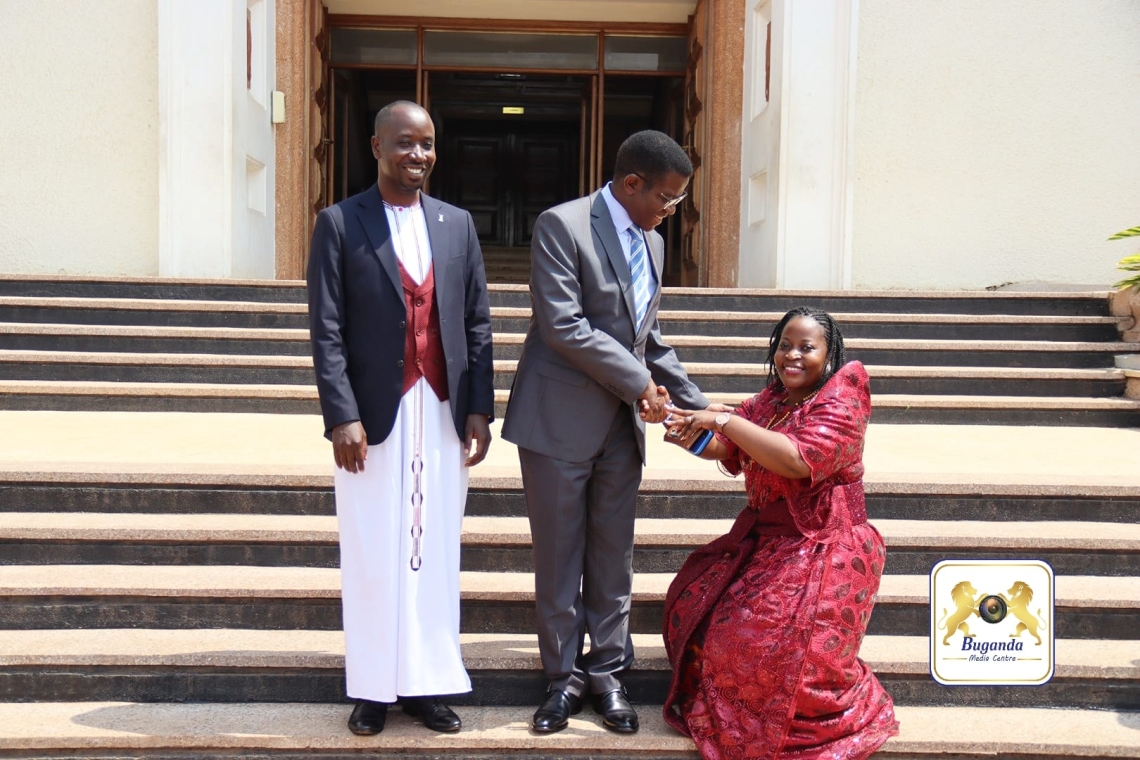 Katikkiro welcoming the newly wed couple Image